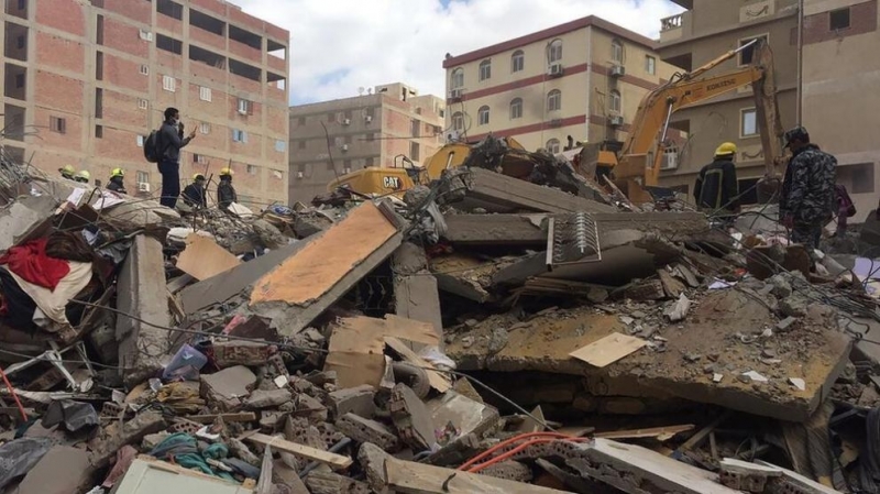 Четири жени загинаха при рухване на 5 етажна жилищна сграда в египетския град Александрия