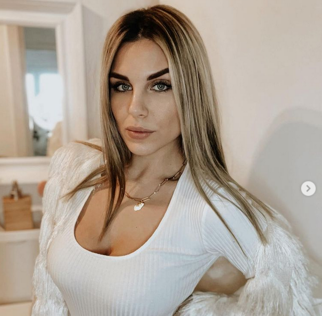 Сестрата на Икарди пак показа сексапила си /снимки/