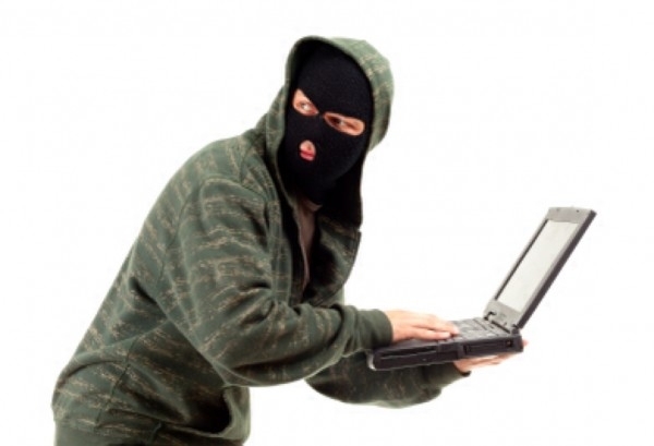 Ченгета спипаха крадец и върнаха задигнат от него лаптоп на