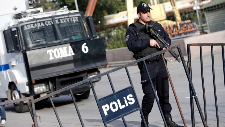 Турските власти са задържали 14 заподозрени при антитерористични операции, извършени