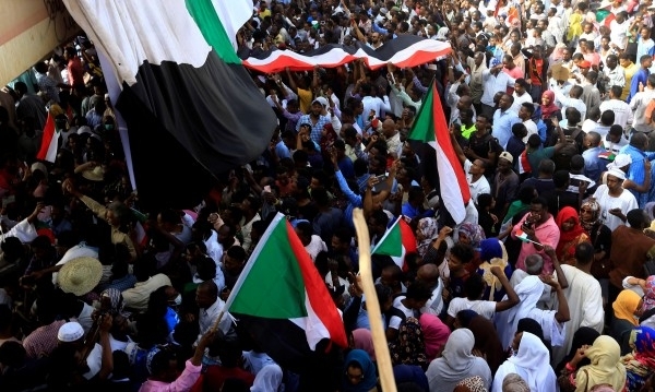Армията в Судан е принудила президента Омар ал Башир да