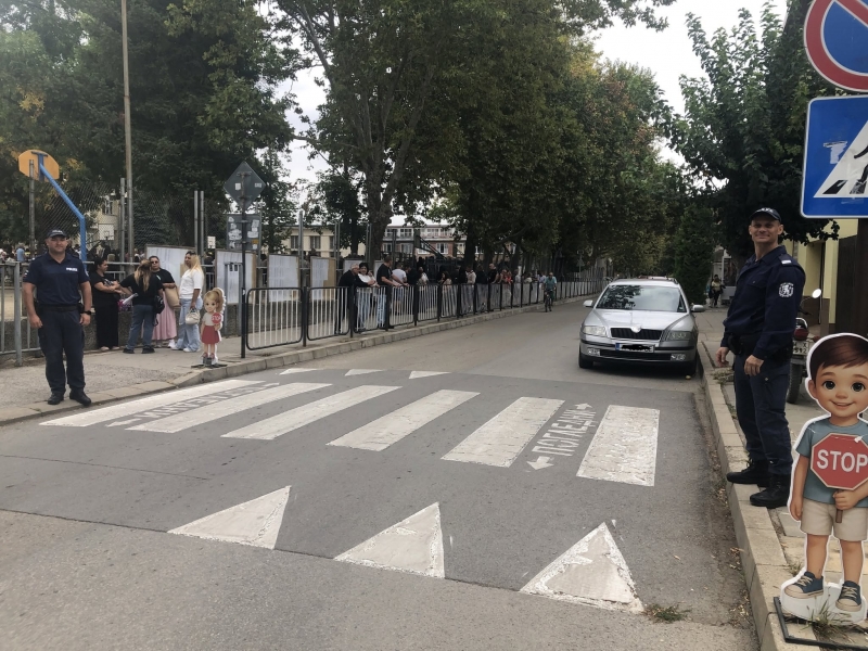 Навръх първия учебен ден: Полицията в Монтана с мащабна акция за безопасността на децата /снимки/