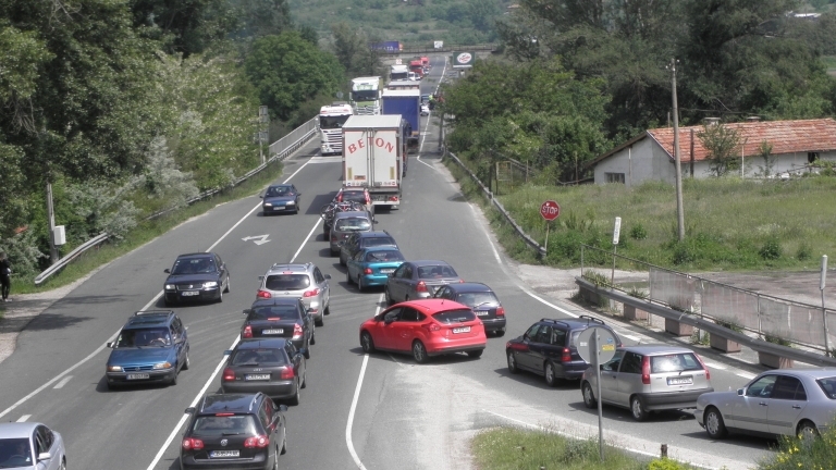 І МЕТЕОРОЛОГИЧНА ОБСТАНОВКА До полунощ явленията ще затихнат и през