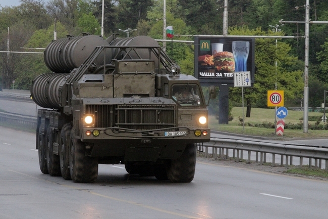 Без паника: Военна техника минава през страната ни днес и утре