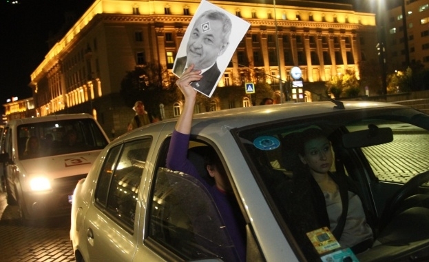 Нова стратегия на протестиращите плъзна из социалните мрежи през последните