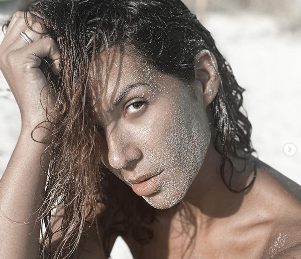 Тамара Горо подпали мрежата Съпругата на защитника на Валенсия Езекиел