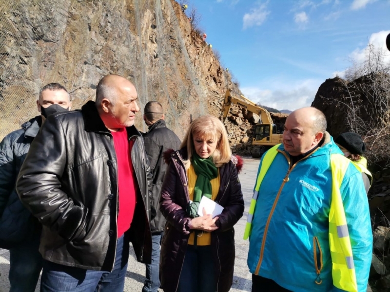 Премиерът Бойко Борисов министрите на регионалното развитие Петя Аврамова и