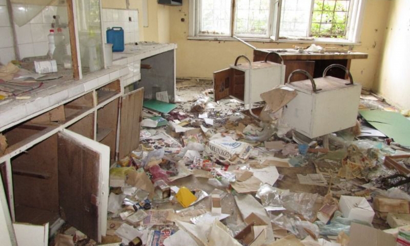 Сграда в центъра на Русе се превърна в сборище на