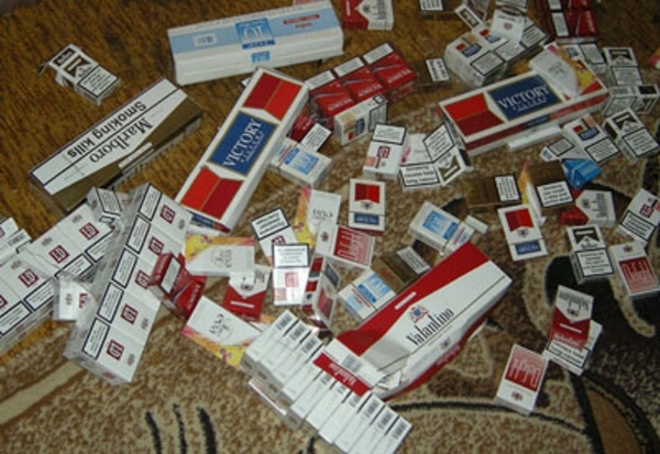 Полицията е тарашила къщи в три села за контрабандни тютюн