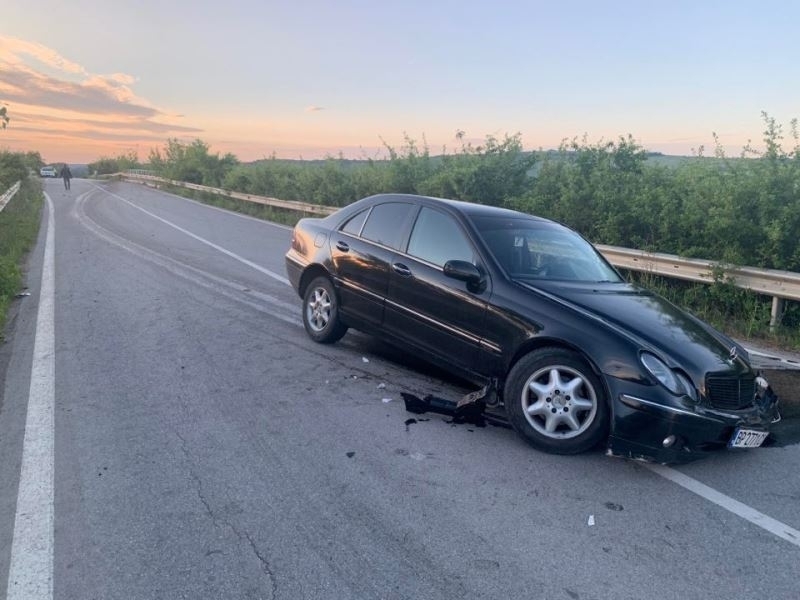 От МВР излязоха с подробности за тежката катастрофа с Мерцедес