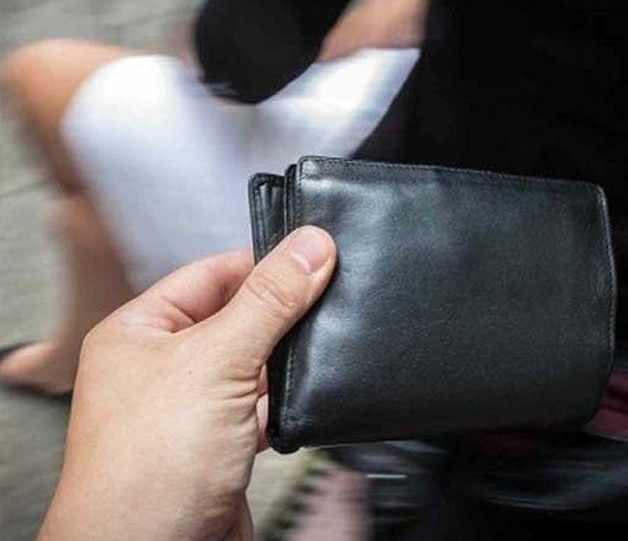 Жена открадна портмонето на момиче от ресторант в центъра на Монтана, спипаха я