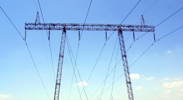 Държавата ще се опитва да надуе цената на тока като