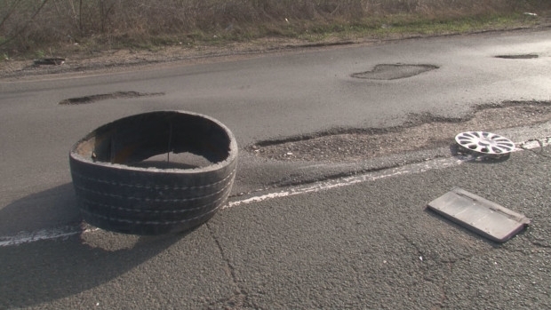 Спешно започна кърпенето на дупките по врачанските пътища След последния