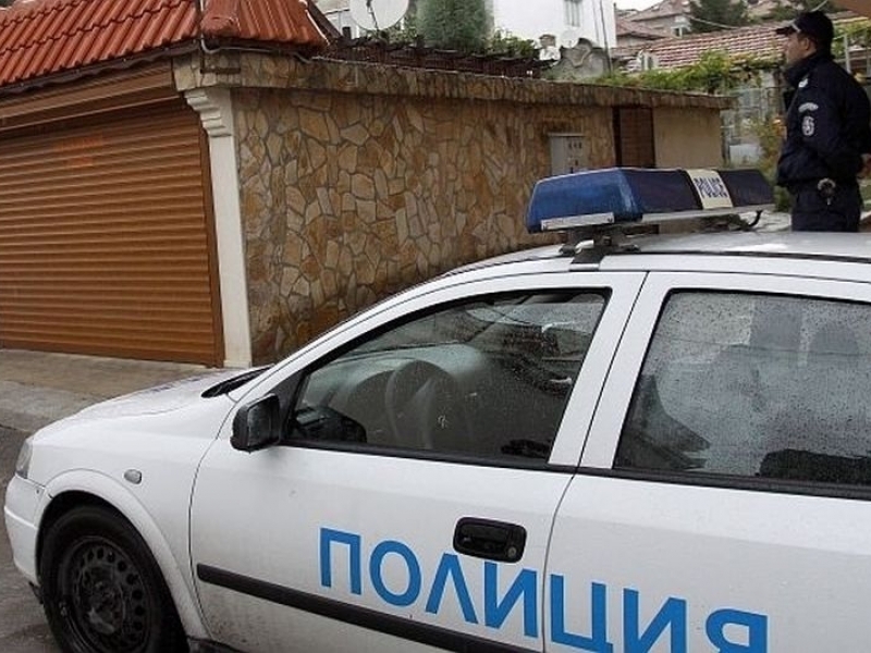 Ченгета намериха наркотици и оръжия при тараш на къща в