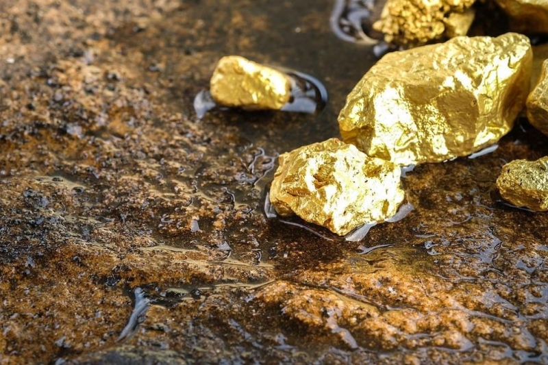 Най-малко 38 души са загинали при срутване в златодобивна мина