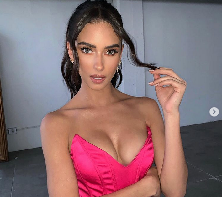 Елиша и Рене Хърбърт са австралийски сестри които обикалят световните