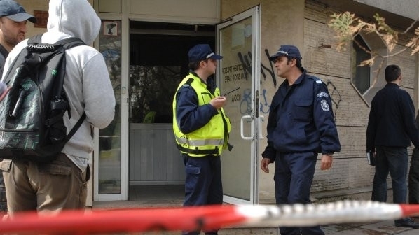 Полицаи спипаха крадци в опит за бягство на железопътната гара