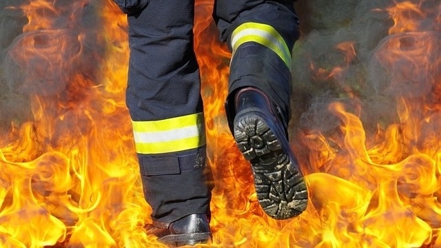 Възрастен мъж пострада при пожар в Сливен съобщиха от полицията Вчера