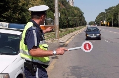 Нередовен автомобил е бил спрян във Враца съобщиха от полицията