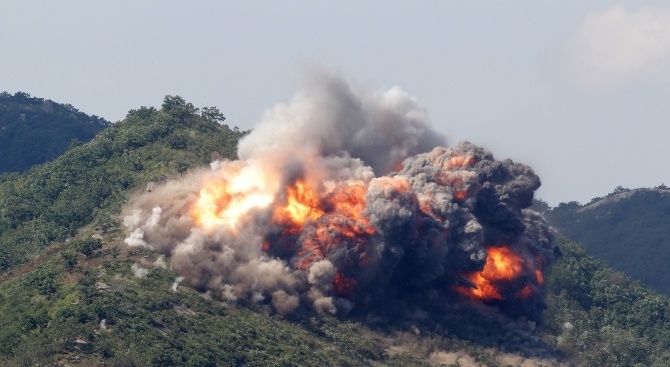 Хиляди домакинства останаха без ток днес след взрив в електростанция в гръцкия
