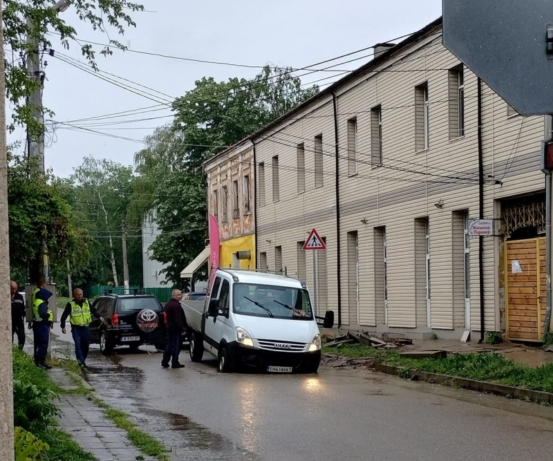 Бус попадна в голяма дупка в Лом научи агенция BulNews
Случката