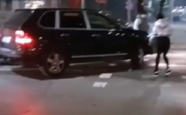 Млада жена би шамари на шофьор на булевард Цар Освободител