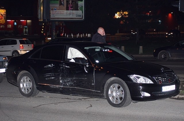 Двама гардове на Националната служба за охрана НСО са с