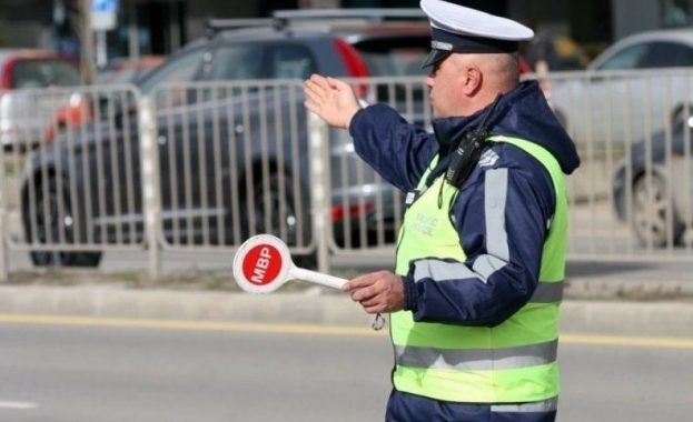 Полицаи са хванали шофьор зад волана на нередовна кола в