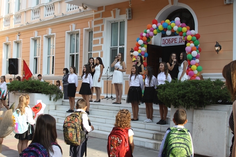 Днес Средно училище Христо Ботев Враца отвори врати за