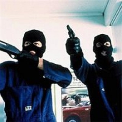 Удар на полицията! Разкриха маскираните обирджии, извършили въоръжен грабеж на бензиностанция