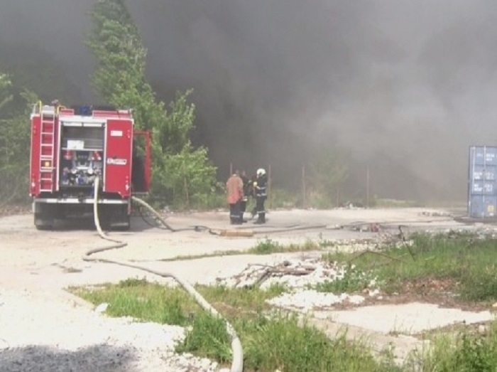 Пожарникарите от Бяла Слатина в момента се борят с невиждан