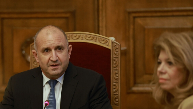 Румен Радев обяви кога ще връчи третия проучвателен мандат за