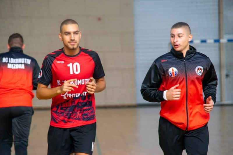 Двама състезатели на ХК Локомотив Мездра получиха повиквателни за националните