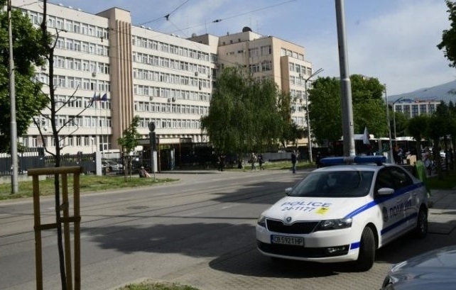 Агент на ДАНС Враца е отворил чадър над местната транспортна фирма