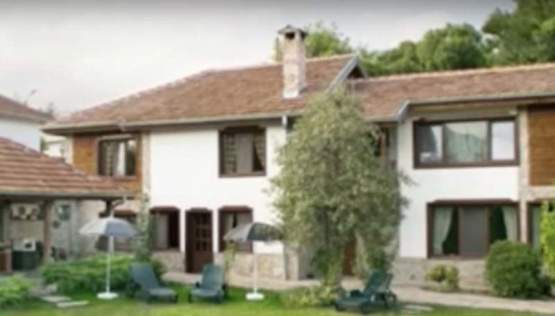 Къща за гости в село Леденик само за броени дни