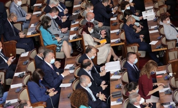 Тренд: 71% неодобрение за НС, 5 сигурни партии в следващия парламент