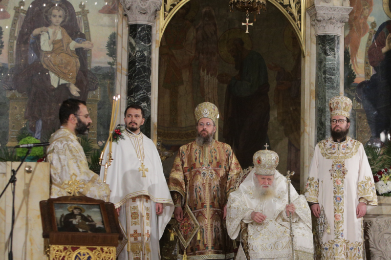 Десетки миряни се събраха в катедралния храм Св Александър Невски