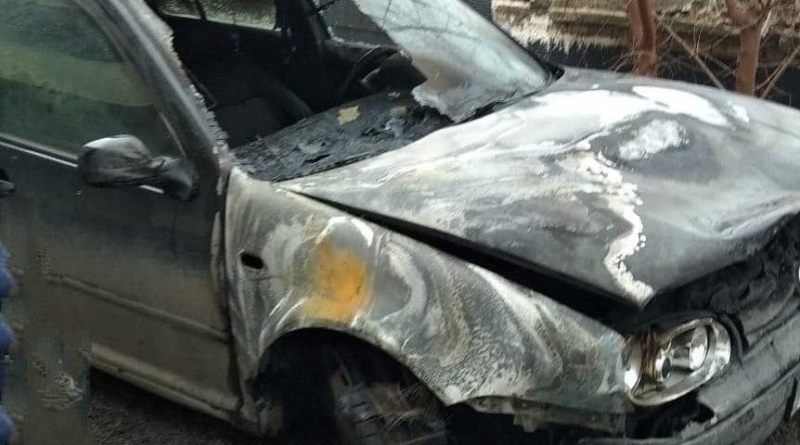 Земеделец е намерил изгоряла кола в нивата си в село