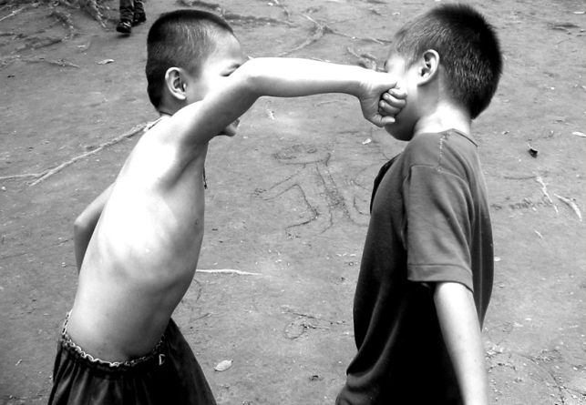 Две деца се млатиха до кръв в Берковица като едното