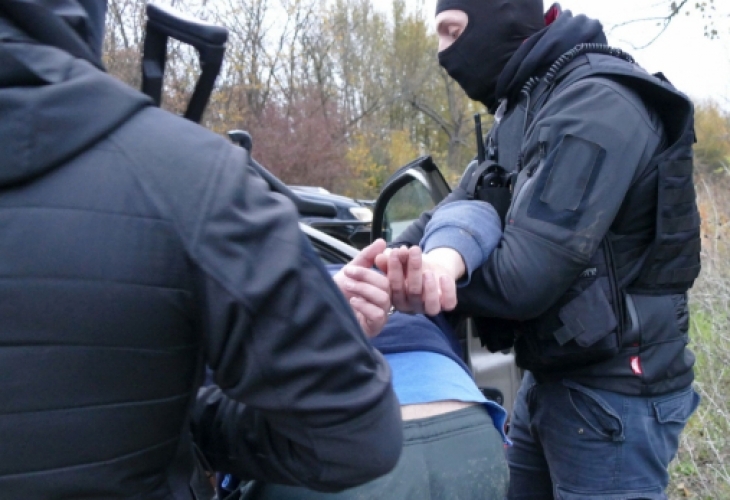 Полицаи са иззели над 87 грама кокаин при спецоперация срещу