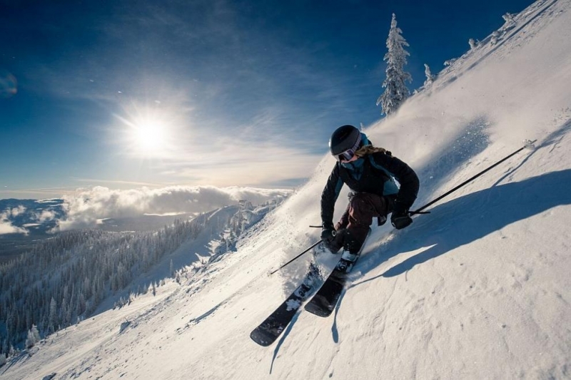 Австрия разследва бар в популярен ски курорт по твърдение че