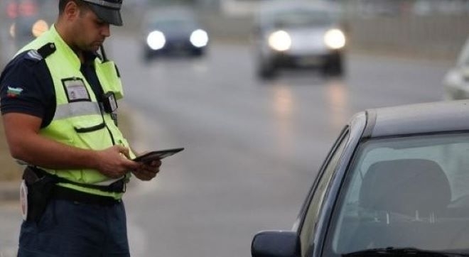 Хванаха плевенчанин да юрка нередовна кола в Бяла Слатина съобщиха