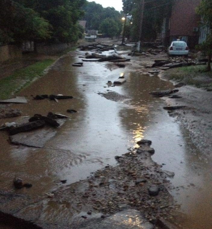 Временно е ограничено движението на товарни автомобили над 12 тона