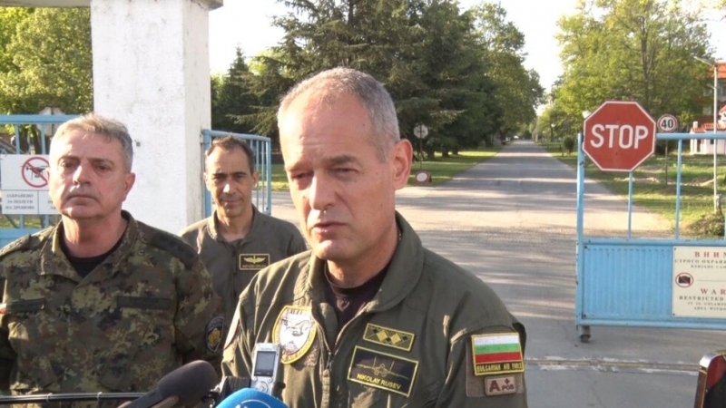 Началникът на Военновъздушните сили ген Николай Русев категорично отрече появилите