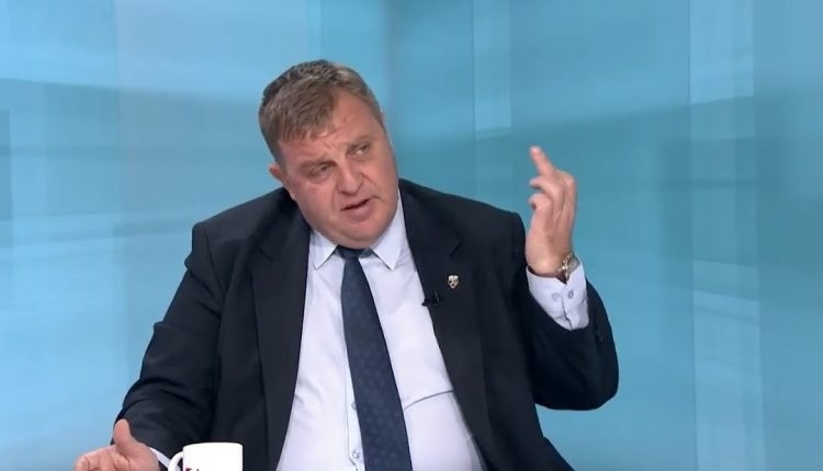 Впиянченият шеф на ВМРО Красимир Каракачанов който беше военен министър