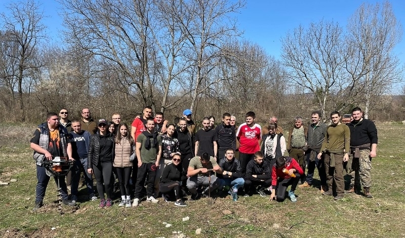 Вчера 23 ма ученици от 11 б клас специалност Горско и