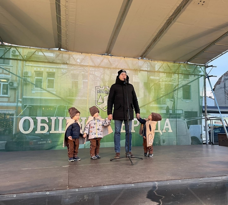 Коледари благословиха за здраве жителите на Враца /снимки/