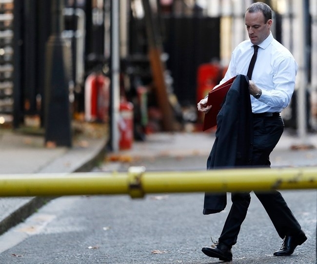 Британският министър за Брекзит Доминик Рааб подаде днес оставка предаде