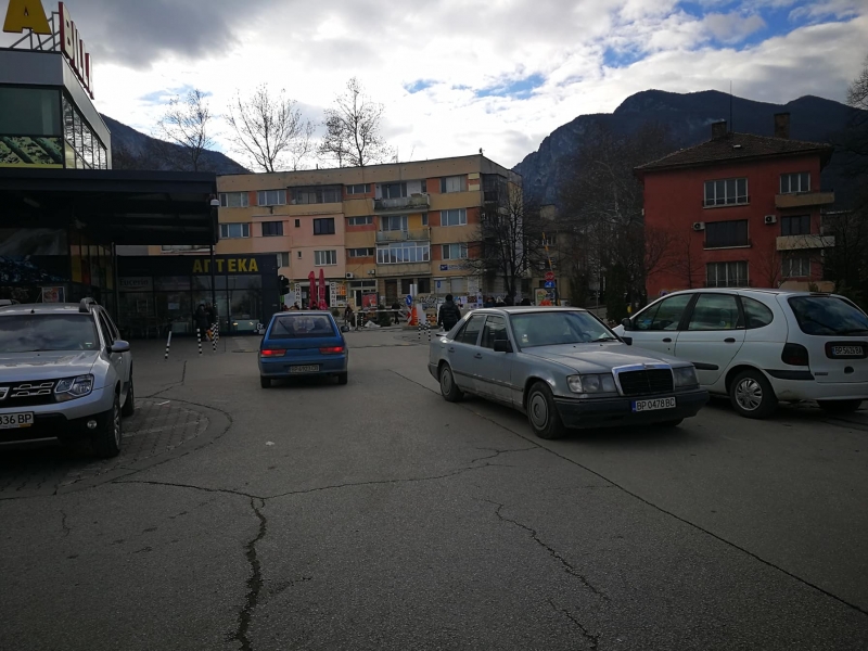 Поредно уникално нагло паркиране вбеси врачани Възмутен читател сигнализира в