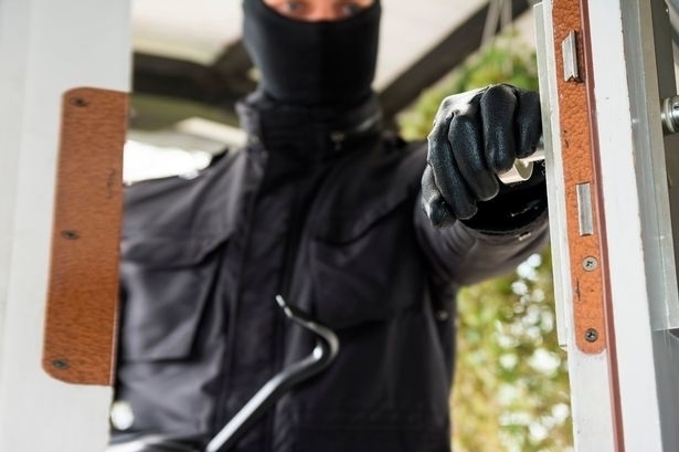 Апаши опоскаха наследствената къща на столичанин в Лом съобщиха от